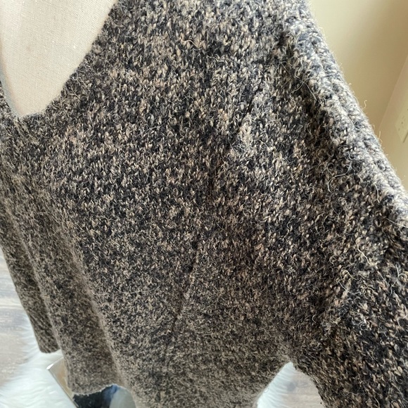 Line the Label (sm - large) v-neck sweater - the willow sweater - Picture 8 of 11